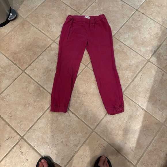Peak kids raspberry colored joggers - Picture 2 of 8